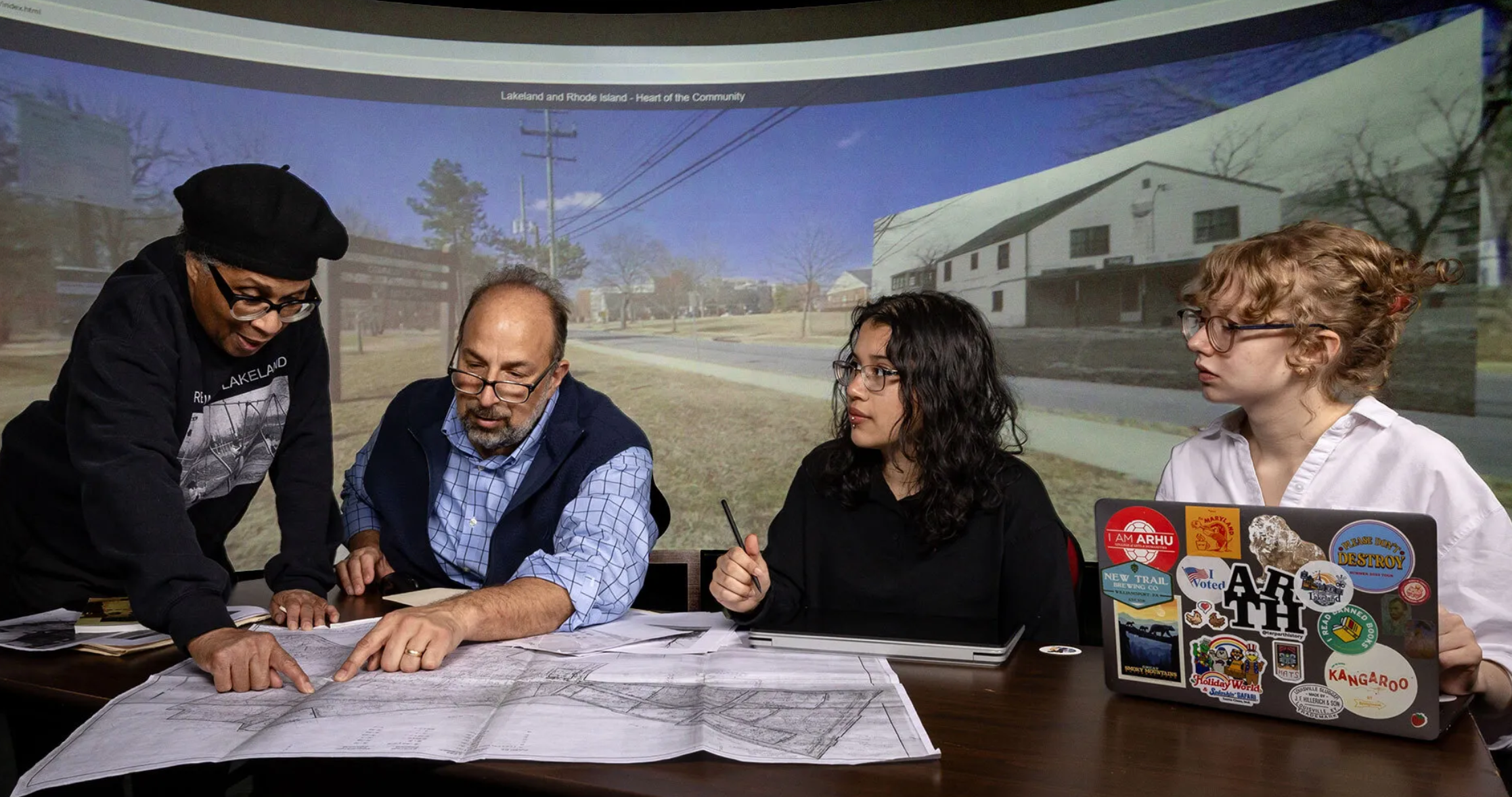 Community and Campus Collaborators discuss Lakeland project.
